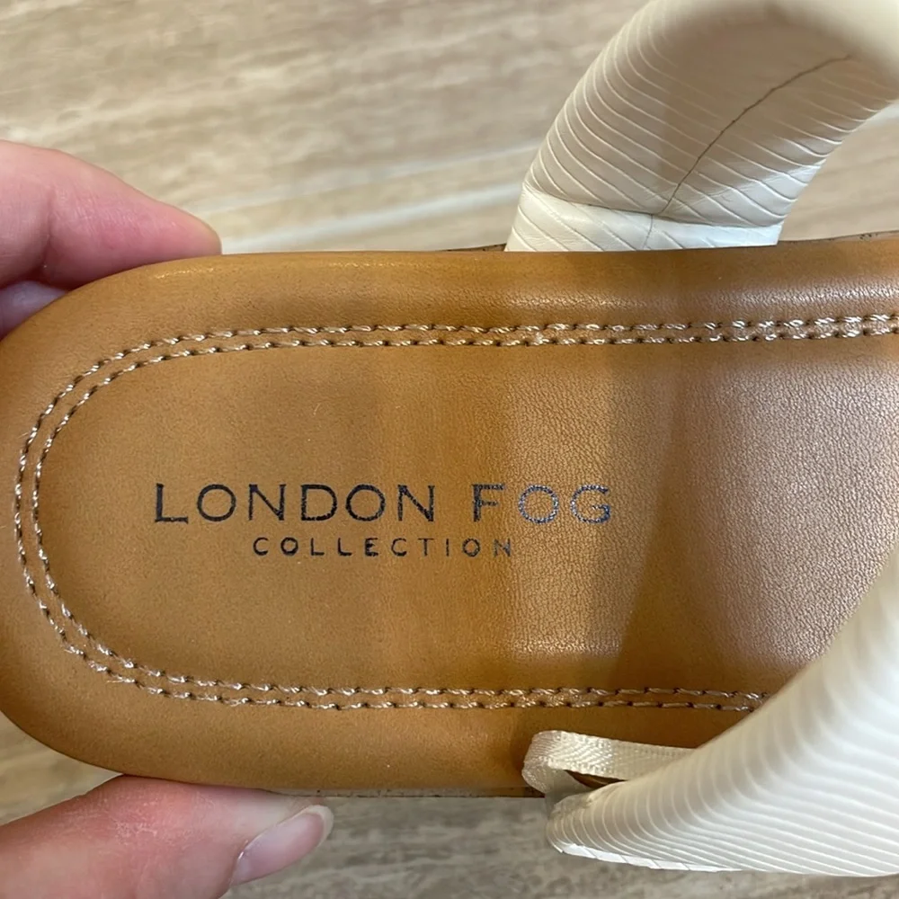 LONDON FOG UEC Wonens Size 7.5 White “Felicia” Two band slip on flat sandals - Picture 7 of 10